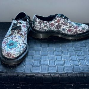 Light worn Dr. Martens Lester W7.